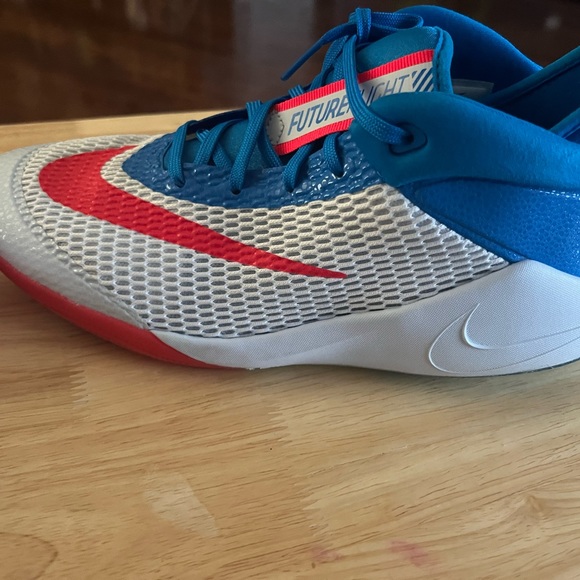 Basketball Shoes - Picture 6 of 6